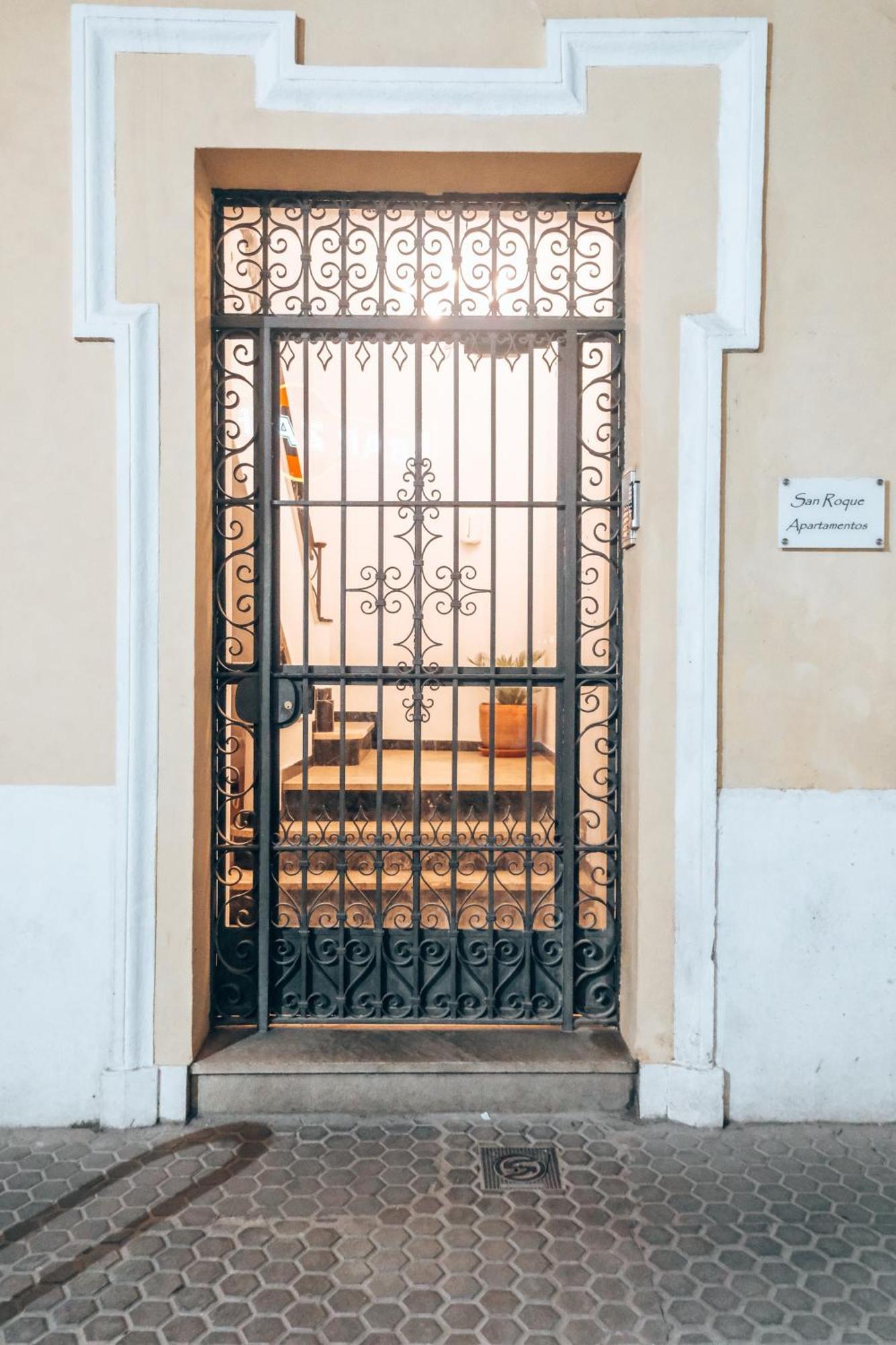 Apartamentos San Roque Sevilla Bagian luar foto